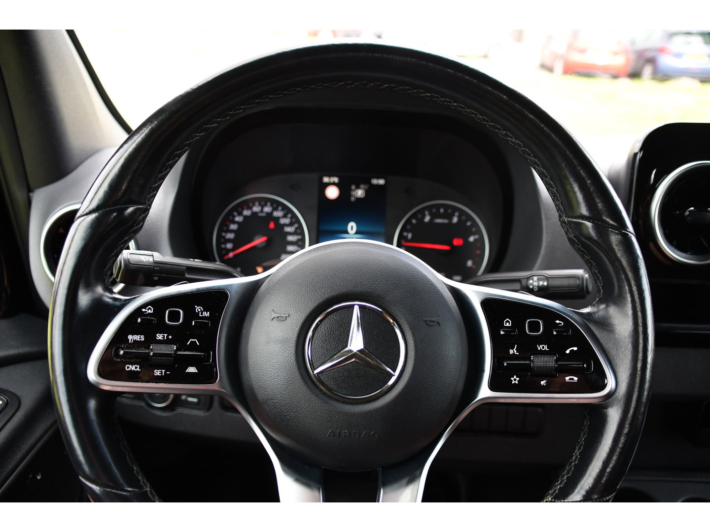 Mercedes-Benz Sprinter 319 3.0 CDI L2H2 DC Black Edition MARGE! Adaptieve Cruise, Camera, LED, Carplay, Standkachel, 10,5'' Mbux, Automaat, 3500kg Trekhaak, Uniek!