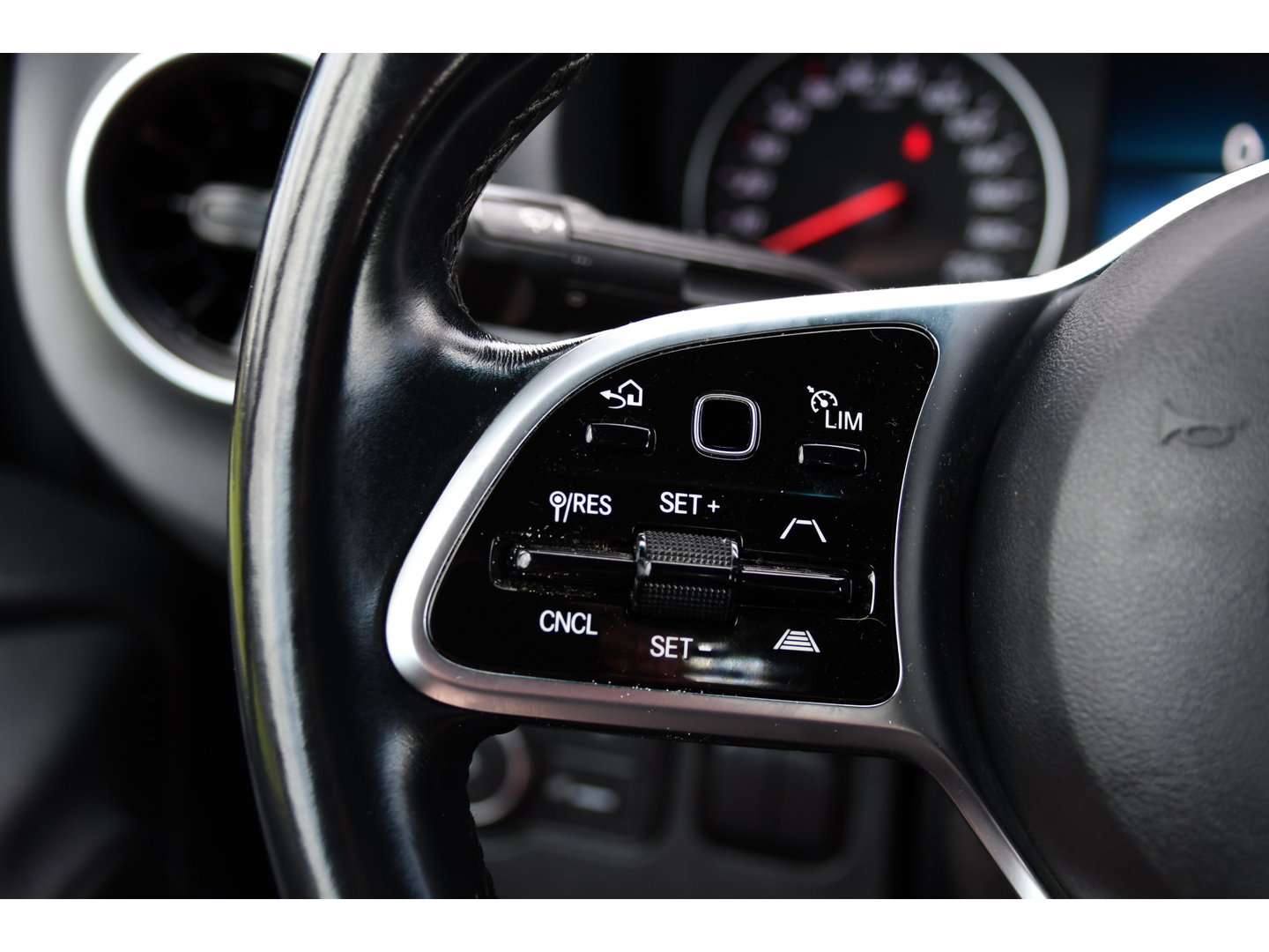 Mercedes-Benz Sprinter 319 3.0 CDI L2H2 DC Black Edition MARGE! Adaptieve Cruise, Camera, LED, Carplay, Standkachel, 10,5'' Mbux, Automaat, 3500kg Trekhaak, Uniek!
