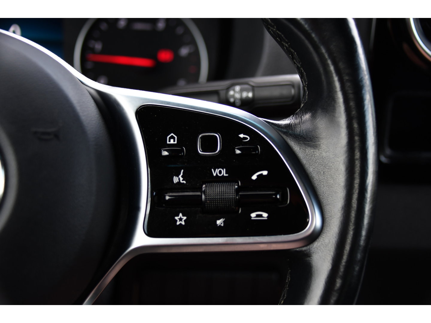 Mercedes-Benz Sprinter 319 3.0 CDI L2H2 DC Black Edition MARGE! Adaptieve Cruise, Camera, LED, Carplay, Standkachel, 10,5'' Mbux, Automaat, 3500kg Trekhaak, Uniek!