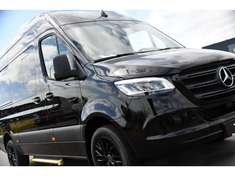Mercedes-Benz Sprinter 319 3.0 CDI L2H2 DC Black Edition MARGE! Adaptieve Cruise, Camera, LED, Carplay, Standkachel, 10,5'' Mbux, Automaat, 3500kg Trekhaak, Uniek!