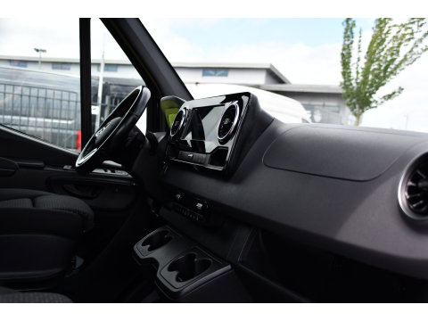 Mercedes-Benz Sprinter 319 3.0 CDI L2H2 DC Black Edition MARGE! Adaptieve Cruise, Camera, LED, Carplay, Standkachel, 10,5'' Mbux, Automaat, 3500kg Trekhaak, Uniek!