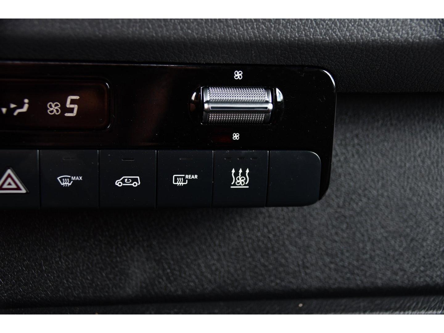 Mercedes-Benz Sprinter 319 3.0 CDI L2H2 DC Black Edition MARGE! Adaptieve Cruise, Camera, LED, Carplay, Standkachel, 10,5'' Mbux, Automaat, 3500kg Trekhaak, Uniek!