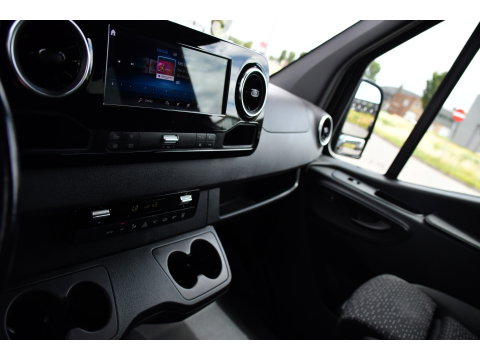 Mercedes-Benz Sprinter 319 3.0 CDI L2H2 DC Black Edition MARGE! Adaptieve Cruise, Camera, LED, Carplay, Standkachel, 10,5'' Mbux, Automaat, 3500kg Trekhaak, Uniek!