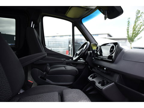Mercedes-Benz Sprinter 319 3.0 CDI L2H2 DC Black Edition MARGE! Adaptieve Cruise, Camera, LED, Carplay, Standkachel, 10,5'' Mbux, Automaat, 3500kg Trekhaak, Uniek!