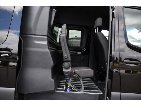 Mercedes-Benz Sprinter 319 3.0 CDI L2H2 DC Black Edition MARGE! Adaptieve Cruise, Camera, LED, Carplay, Standkachel, 10,5'' Mbux, Automaat, 3500kg Trekhaak, Uniek!