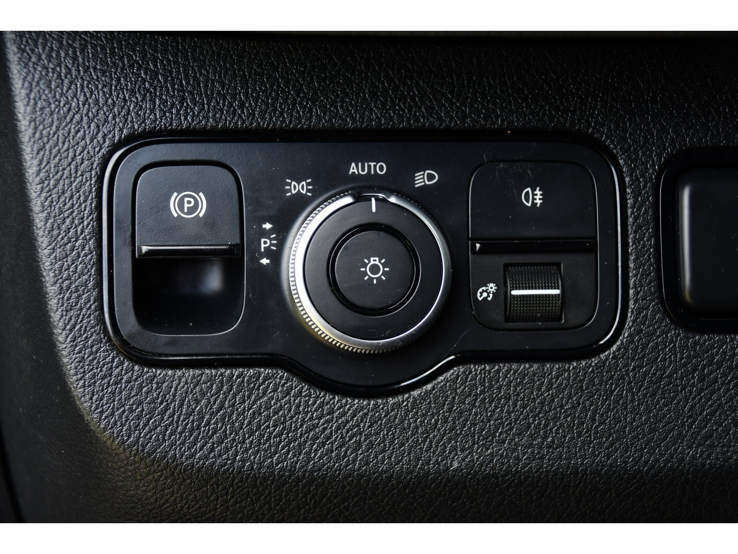 Mercedes-Benz Sprinter 319 3.0 CDI L2H2 DC Black Edition MARGE! Adaptieve Cruise, Camera, LED, Carplay, Standkachel, 10,5'' Mbux, Automaat, 3500kg Trekhaak, Uniek!