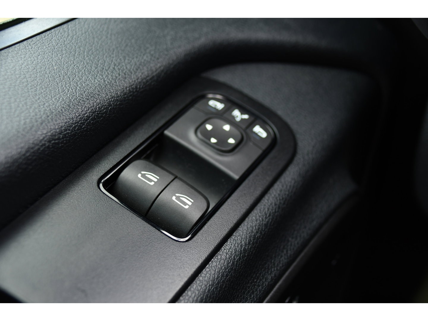 Mercedes-Benz Sprinter 319 3.0 CDI L2H2 DC Black Edition MARGE! Adaptieve Cruise, Camera, LED, Carplay, Standkachel, 10,5'' Mbux, Automaat, 3500kg Trekhaak, Uniek!