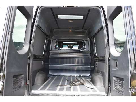 Mercedes-Benz Sprinter 319 3.0 CDI L2H2 DC Black Edition MARGE! Adaptieve Cruise, Camera, LED, Carplay, Standkachel, 10,5'' Mbux, Automaat, 3500kg Trekhaak, Uniek!