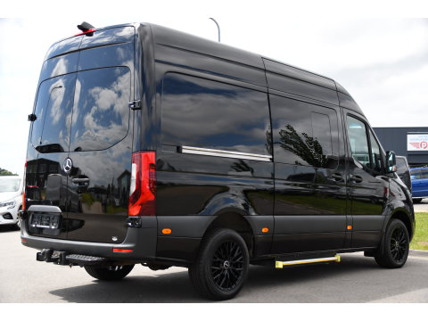 Mercedes-Benz Sprinter 319 3.0 CDI L2H2 DC Black Edition MARGE! Adaptieve Cruise, Camera, LED, Carplay, Standkachel, 10,5'' Mbux, Automaat, 3500kg Trekhaak, Uniek!