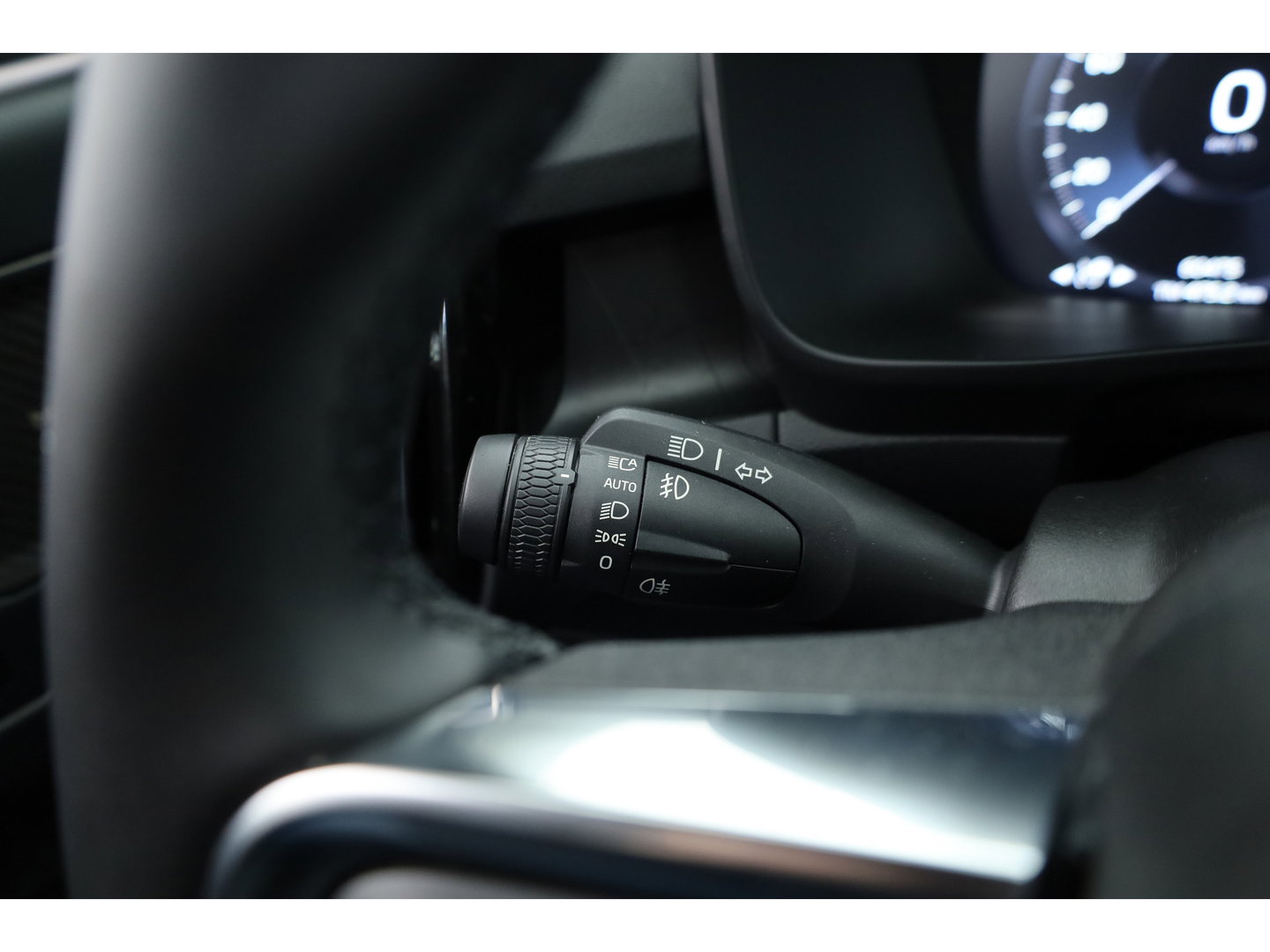 Volvo XC40 1.5 T5 Plug-in hybrid Plus Dark | ACC | Blis | H&K audio | 19' | Memory stoelen |