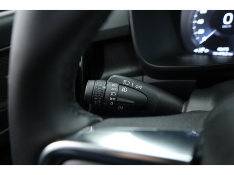 Volvo XC40 1.5 T5 Plug-in hybrid Plus Dark | ACC | Blis | H&K audio | 19' | Memory stoelen |