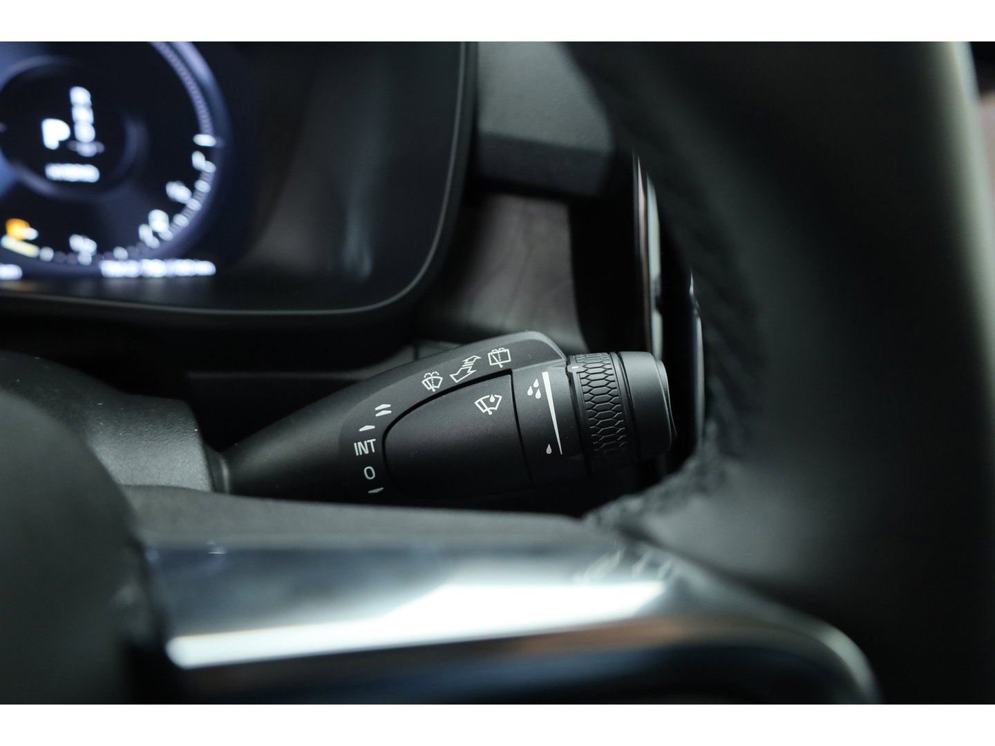 Volvo XC40 1.5 T5 Plug-in hybrid Plus Dark | ACC | Blis | H&K audio | 19' | Memory stoelen |