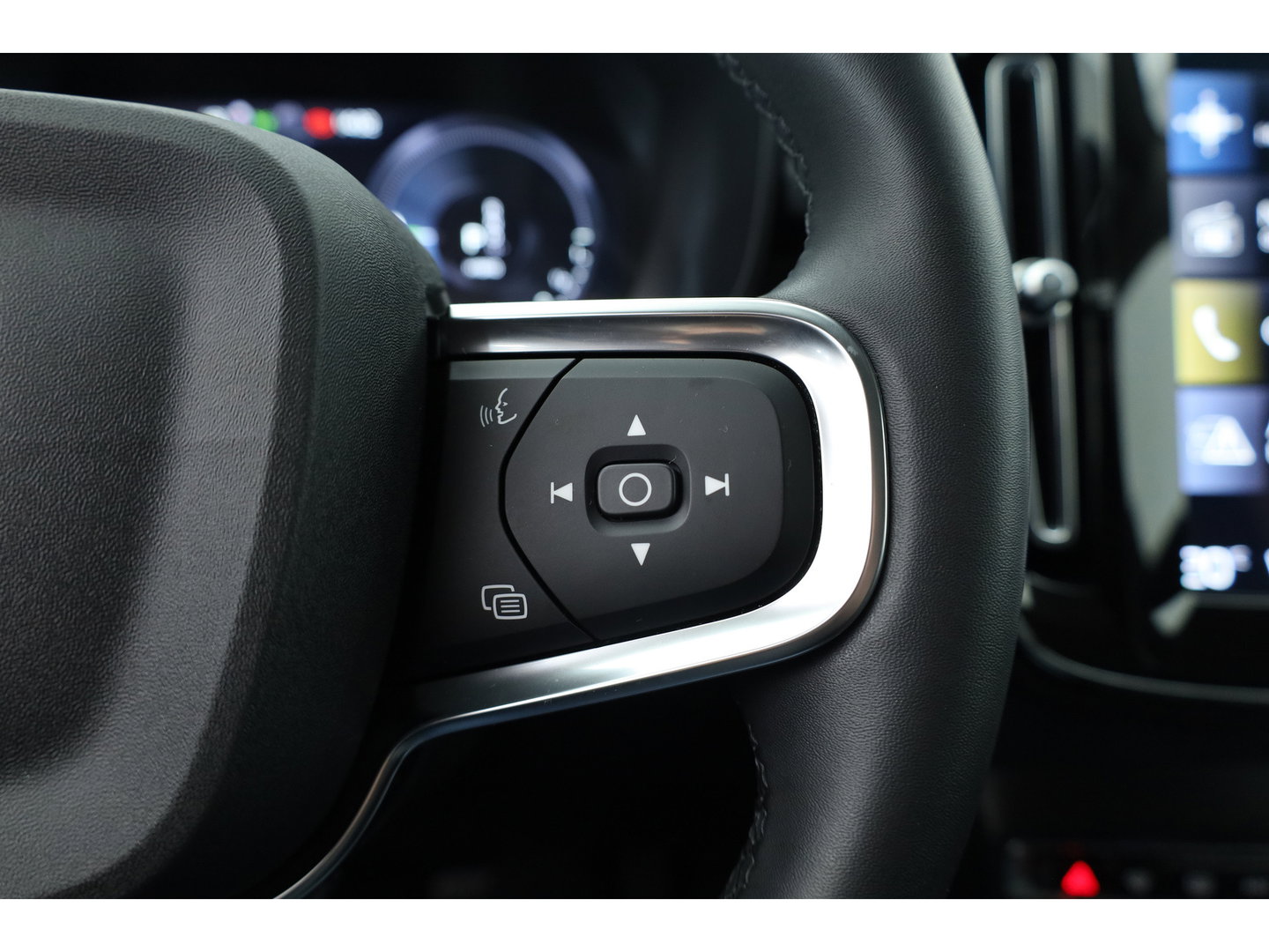 Volvo XC40 1.5 T5 Plug-in hybrid Plus Dark | ACC | Blis | H&K audio | 19' | Memory stoelen |