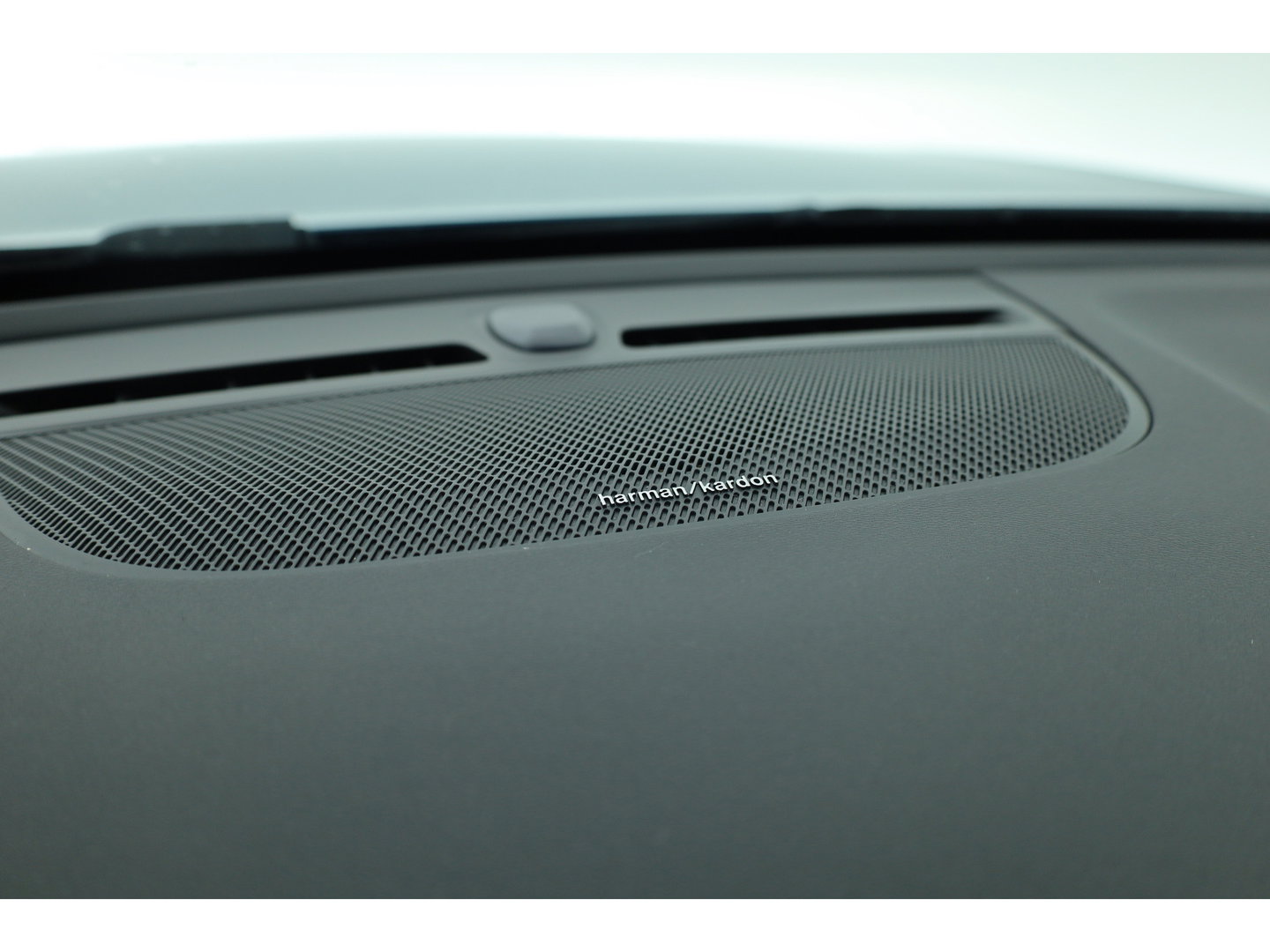 Volvo XC40 1.5 T5 Plug-in hybrid Plus Dark | ACC | Blis | H&K audio | 19' | Memory stoelen |