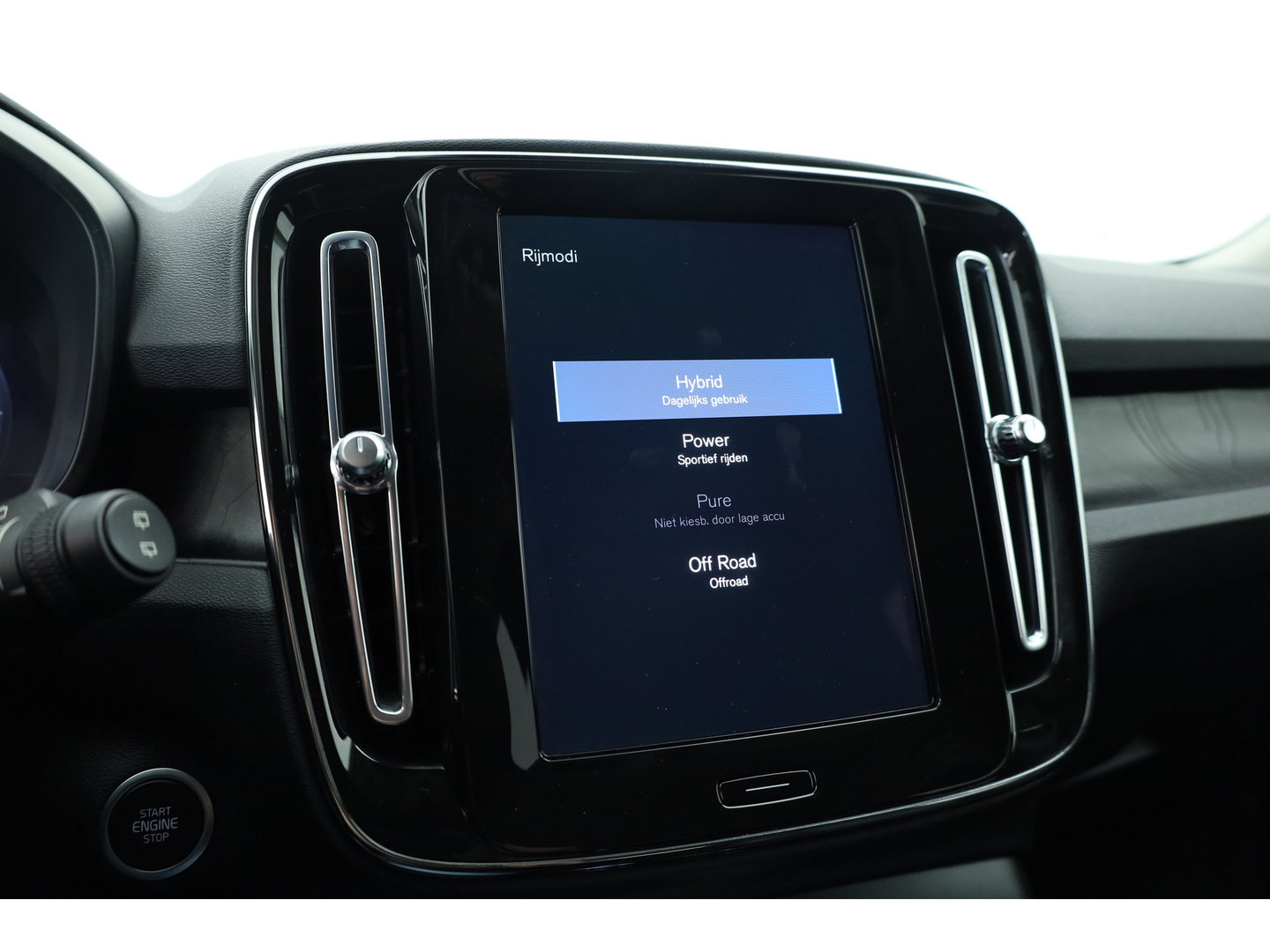 Volvo XC40 1.5 T5 Plug-in hybrid Plus Dark | ACC | Blis | H&K audio | 19' | Memory stoelen |