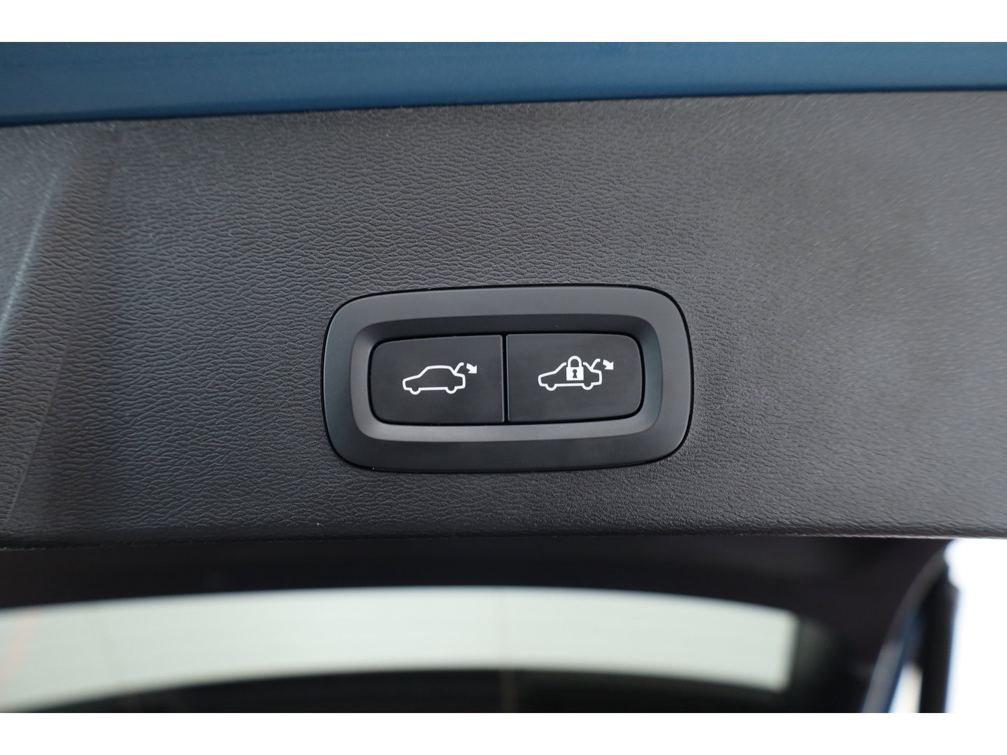Volvo XC40 1.5 T5 Plug-in hybrid Plus Dark | ACC | Blis | H&K audio | 19' | Memory stoelen |