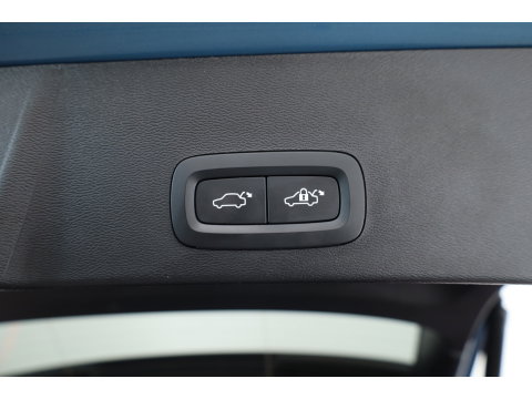 Volvo XC40 1.5 T5 Plug-in hybrid Plus Dark | ACC | Blis | H&K audio | 19' | Memory stoelen |