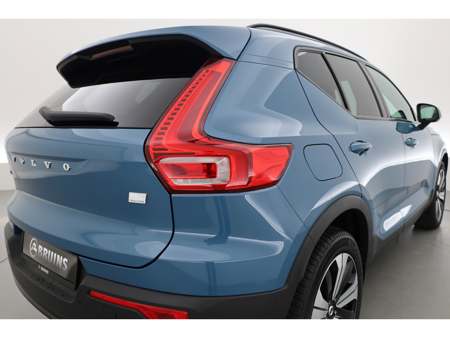 Volvo XC40 1.5 T5 Plug-in hybrid Plus Dark | ACC | Blis | H&K audio | 19' | Memory stoelen |