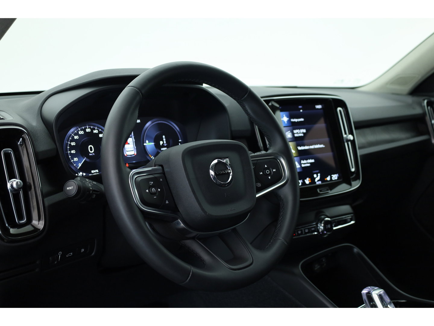 Volvo XC40 1.5 T5 Plug-in hybrid Plus Dark | ACC | Blis | H&K audio | 19' | Memory stoelen |