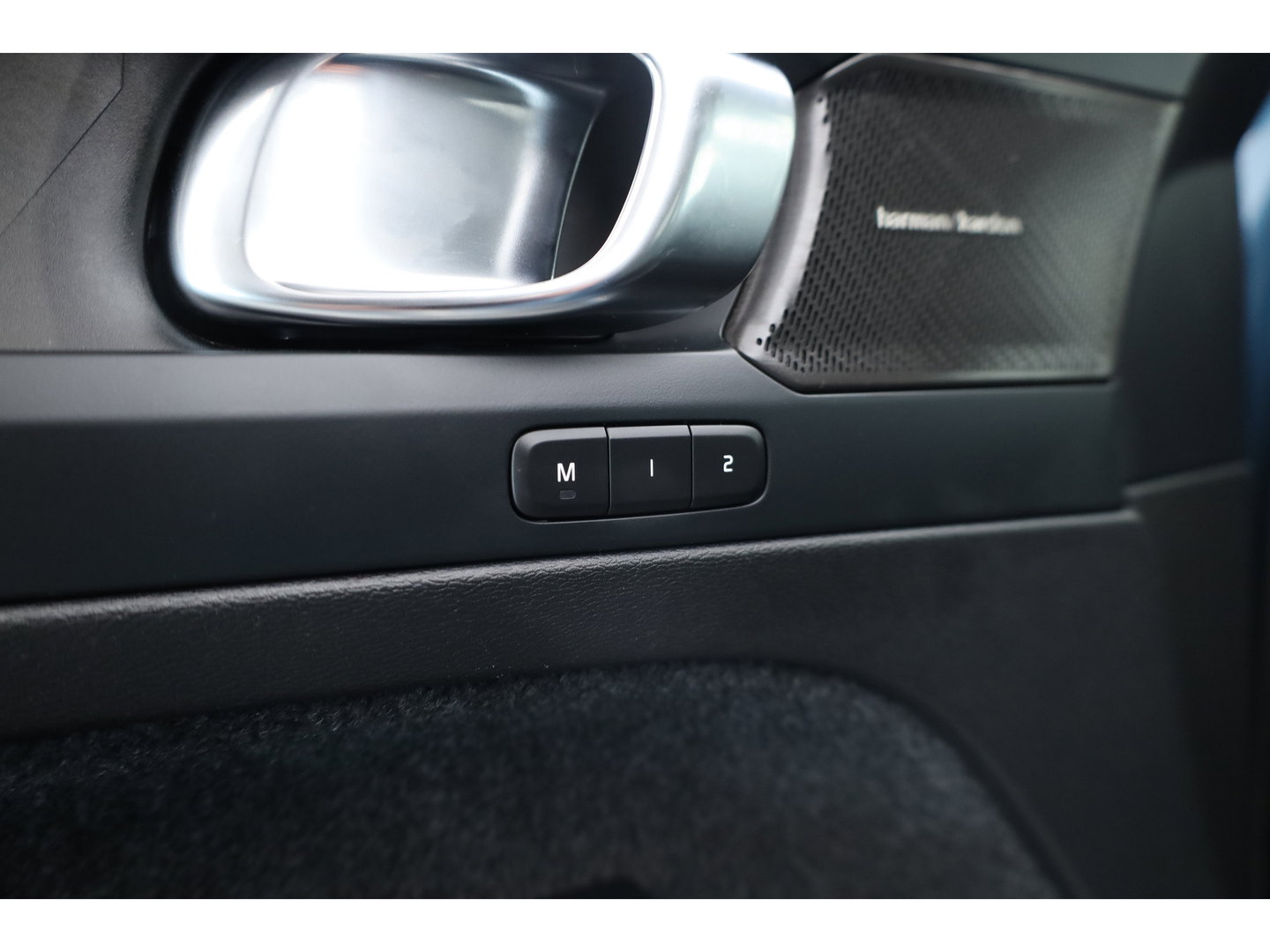 Volvo XC40 1.5 T5 Plug-in hybrid Plus Dark | ACC | Blis | H&K audio | 19' | Memory stoelen |