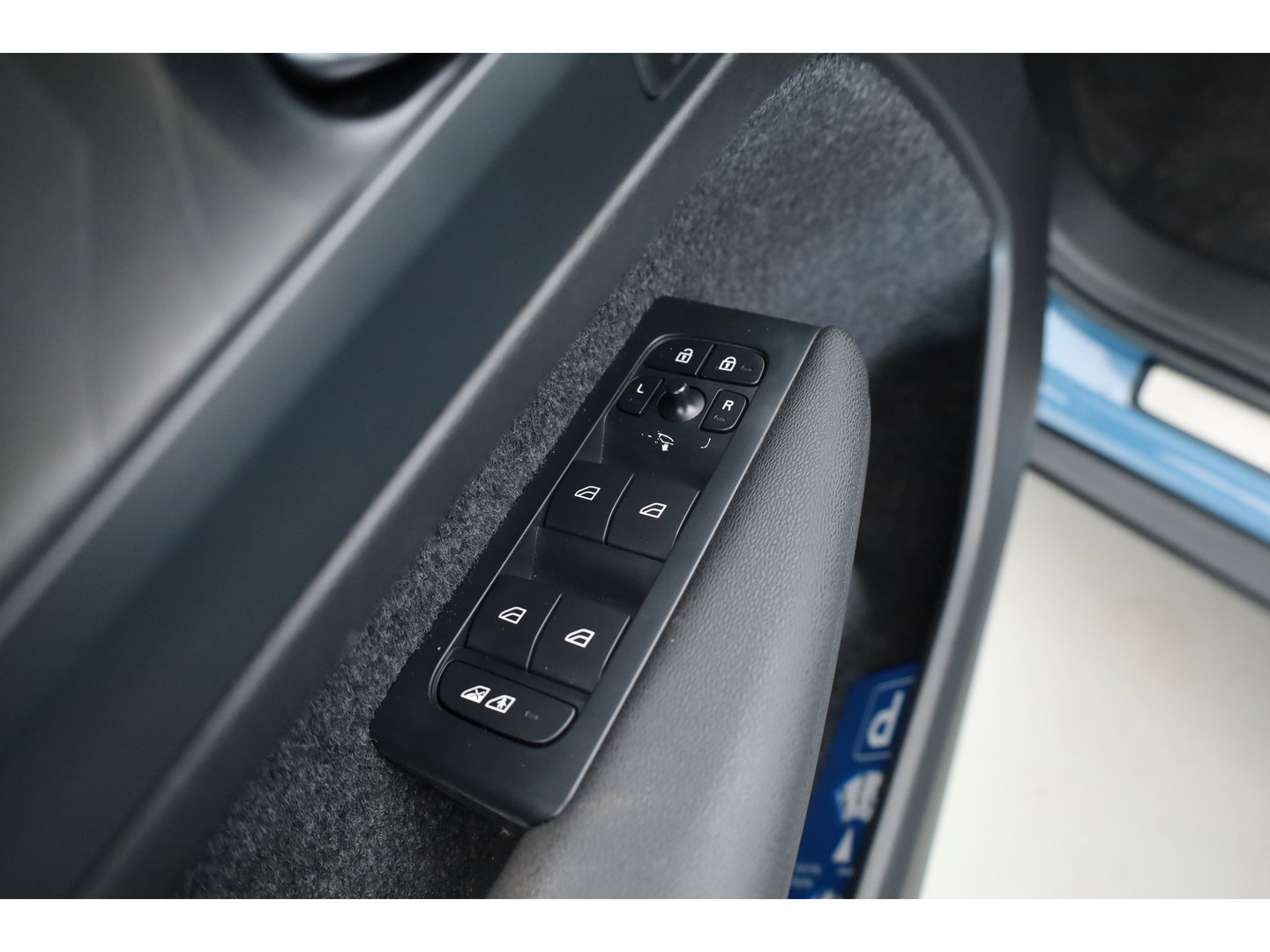 Volvo XC40 1.5 T5 Plug-in hybrid Plus Dark | ACC | Blis | H&K audio | 19' | Memory stoelen |