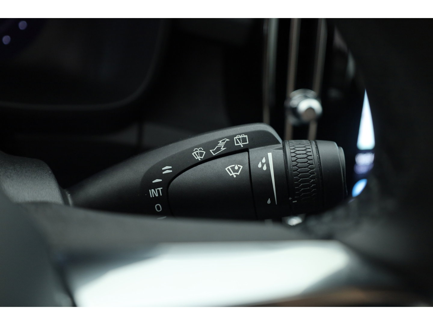 Volvo XC40 Single Motor Plus 70 kWh | Prijs Rijklaar | Adap. Cruise | Dodehoek (Blis) |Stoel + stuurverwarming | Warmtepomp | Google |
