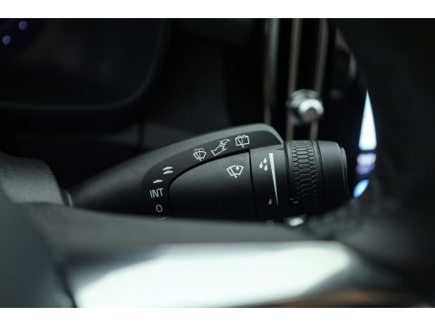 Volvo XC40 Single Motor Plus 70 kWh | Prijs Rijklaar | Adap. Cruise | Dodehoek (Blis) |Stoel + stuurverwarming | Warmtepomp | Google |