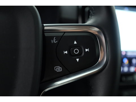 Volvo XC40 Single Motor Plus 70 kWh | Prijs Rijklaar | Adap. Cruise | Dodehoek (Blis) |Stoel + stuurverwarming | Warmtepomp | Google |