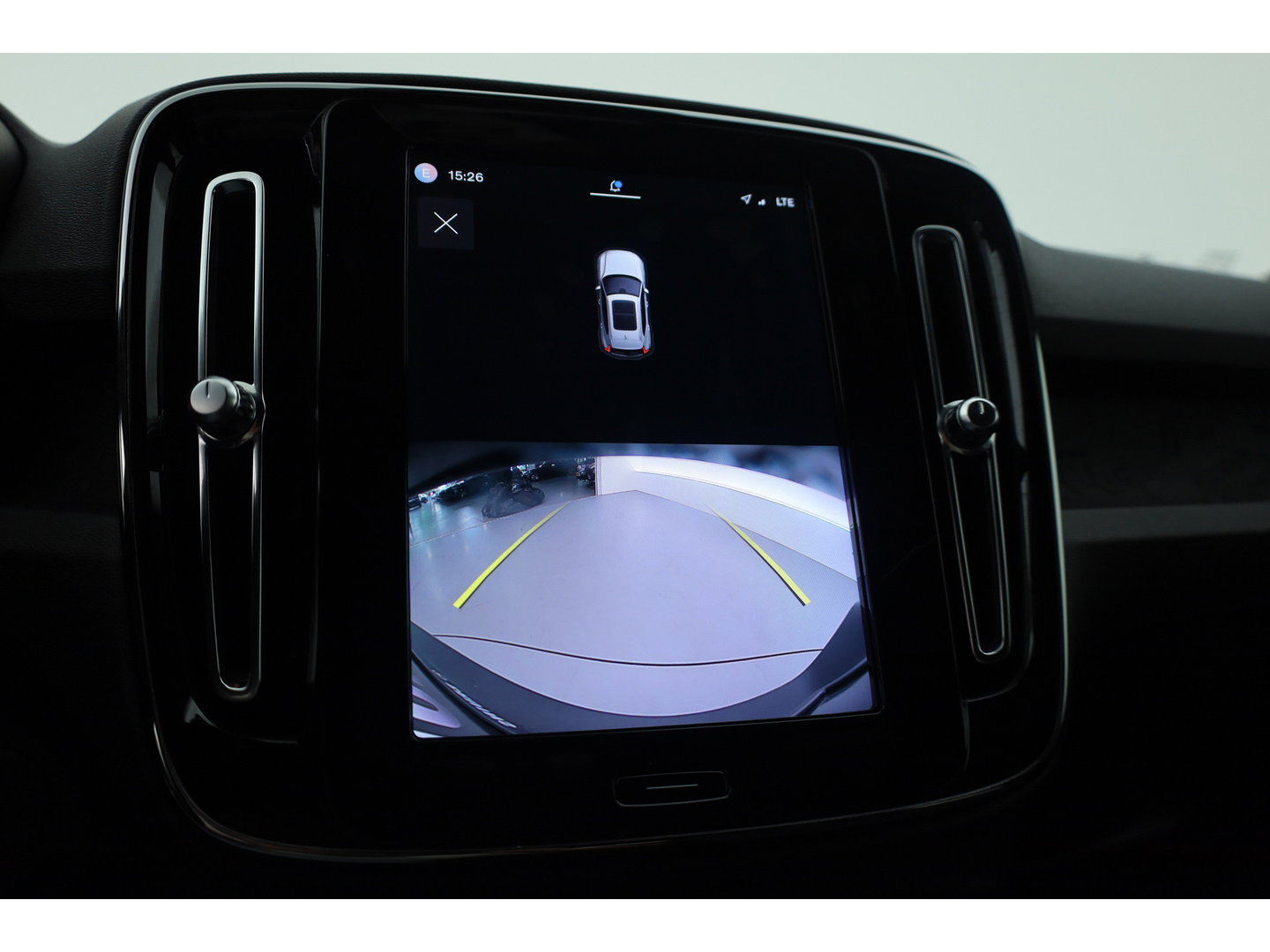 Volvo XC40 Single Motor Plus 70 kWh | Prijs Rijklaar | Adap. Cruise | Dodehoek (Blis) |Stoel + stuurverwarming | Warmtepomp | Google |
