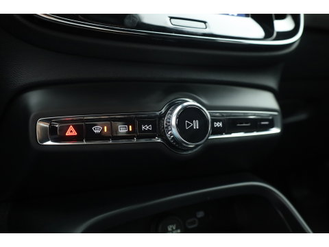 Volvo XC40 Single Motor Plus 70 kWh | Prijs Rijklaar | Adap. Cruise | Dodehoek (Blis) |Stoel + stuurverwarming | Warmtepomp | Google |