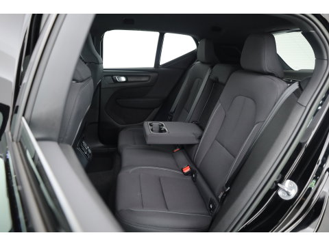 Volvo XC40 Single Motor Plus 70 kWh | Prijs Rijklaar | Adap. Cruise | Dodehoek (Blis) |Stoel + stuurverwarming | Warmtepomp | Google |