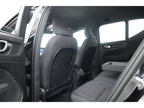 Volvo XC40 Single Motor Plus 70 kWh | Prijs Rijklaar | Adap. Cruise | Dodehoek (Blis) |Stoel + stuurverwarming | Warmtepomp | Google |