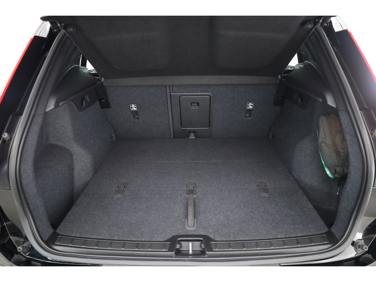 Volvo XC40 Single Motor Plus 70 kWh | Prijs Rijklaar | Adap. Cruise | Dodehoek (Blis) |Stoel + stuurverwarming | Warmtepomp | Google |
