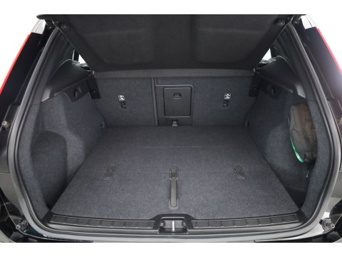 Volvo XC40 Single Motor Plus 70 kWh | Prijs Rijklaar | Adap. Cruise | Dodehoek (Blis) |Stoel + stuurverwarming | Warmtepomp | Google |
