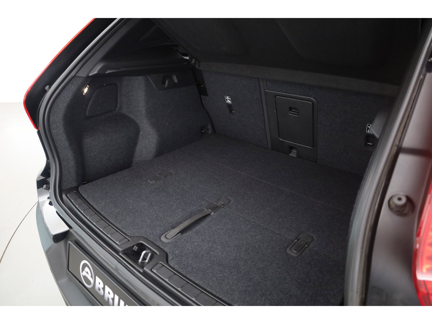 Volvo XC40 Single Motor Plus 70 kWh | Prijs Rijklaar | Adap. Cruise | Dodehoek (Blis) |Stoel + stuurverwarming | Warmtepomp | Google |