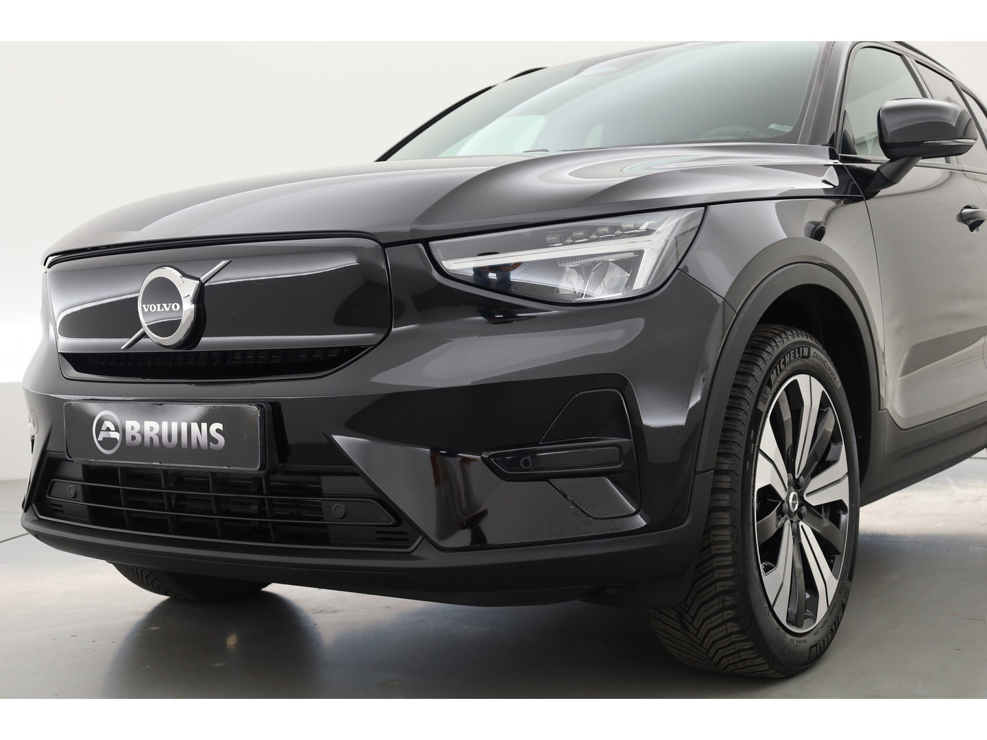 Volvo XC40 Single Motor Plus 70 kWh | Prijs Rijklaar | Adap. Cruise | Dodehoek (Blis) |Stoel + stuurverwarming | Warmtepomp | Google |