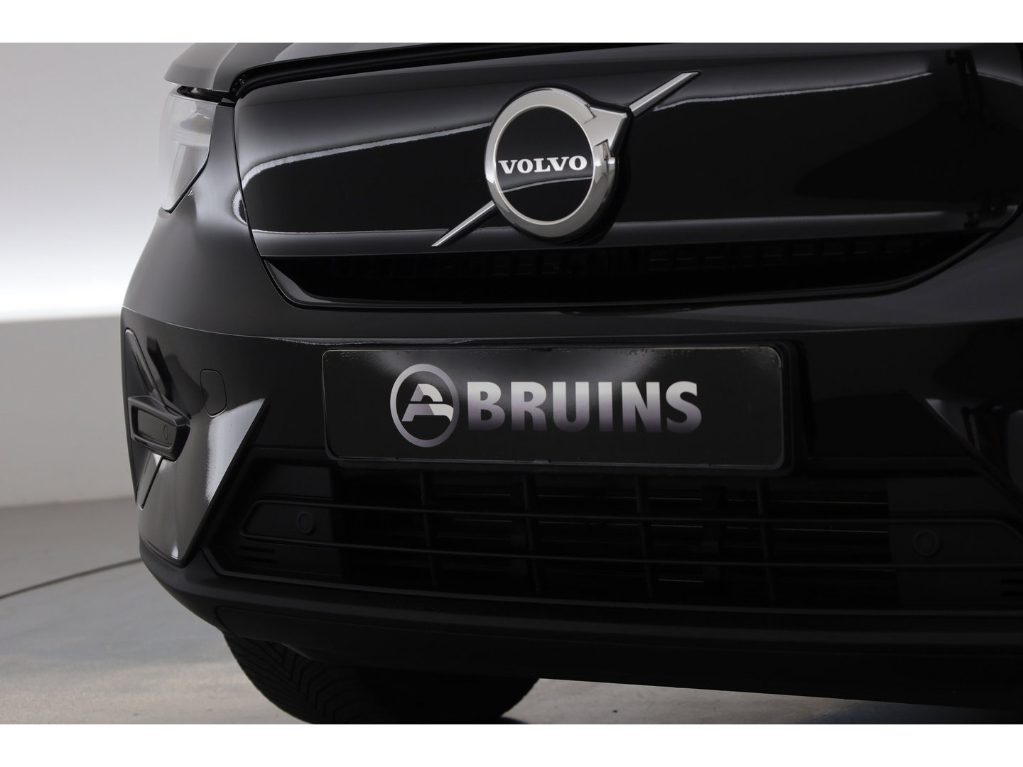 Volvo XC40 Single Motor Plus 70 kWh | Prijs Rijklaar | Adap. Cruise | Dodehoek (Blis) |Stoel + stuurverwarming | Warmtepomp | Google |