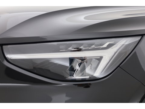 Volvo XC40 Single Motor Plus 70 kWh | Prijs Rijklaar | Adap. Cruise | Dodehoek (Blis) |Stoel + stuurverwarming | Warmtepomp | Google |
