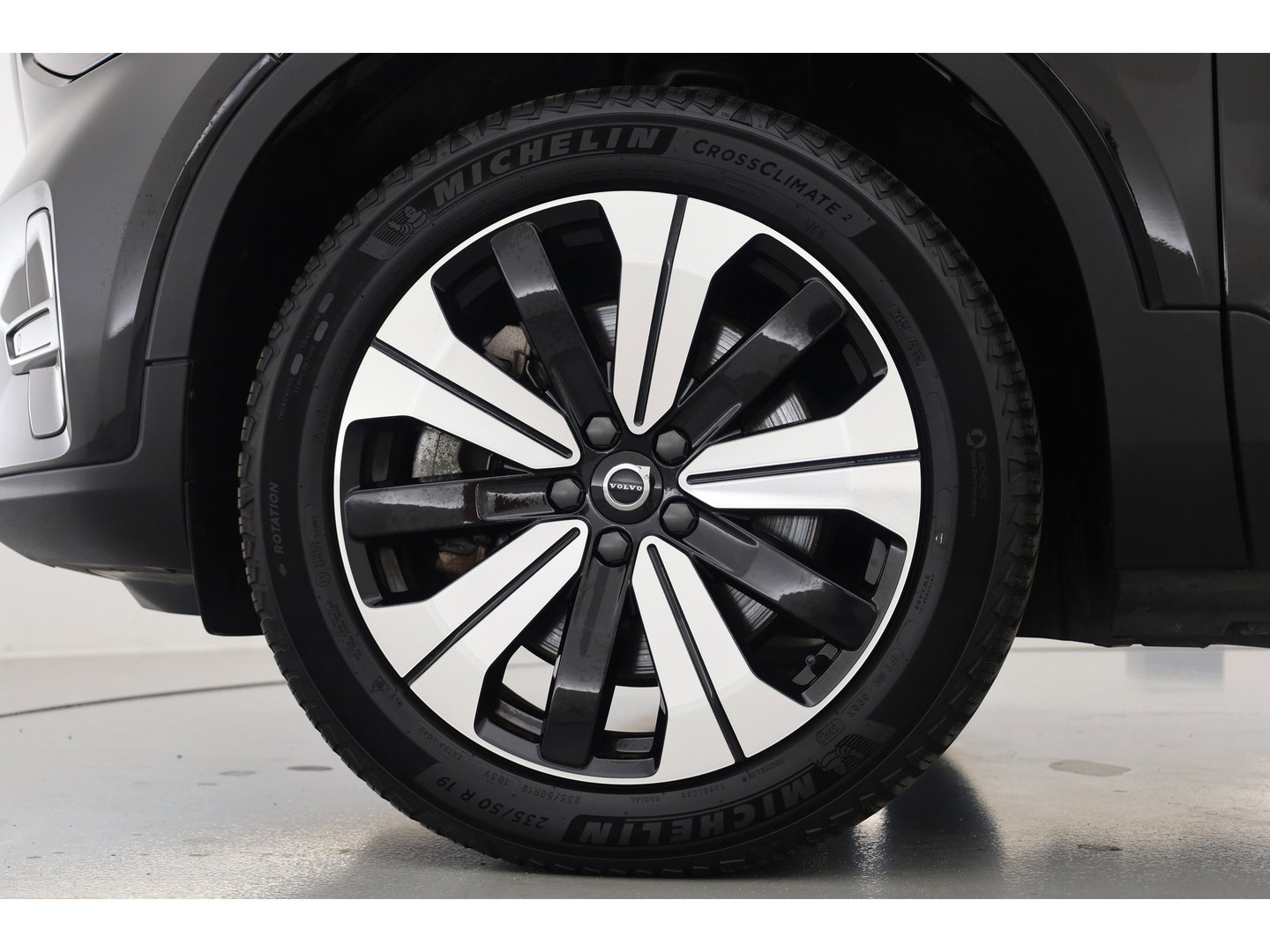 Volvo XC40 Single Motor Plus 70 kWh | Prijs Rijklaar | Adap. Cruise | Dodehoek (Blis) |Stoel + stuurverwarming | Warmtepomp | Google |