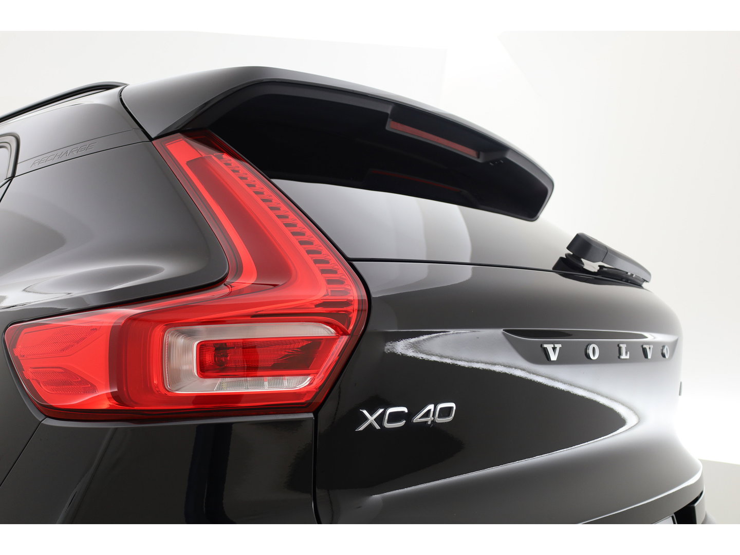 Volvo XC40 Single Motor Plus 70 kWh | Prijs Rijklaar | Adap. Cruise | Dodehoek (Blis) |Stoel + stuurverwarming | Warmtepomp | Google |