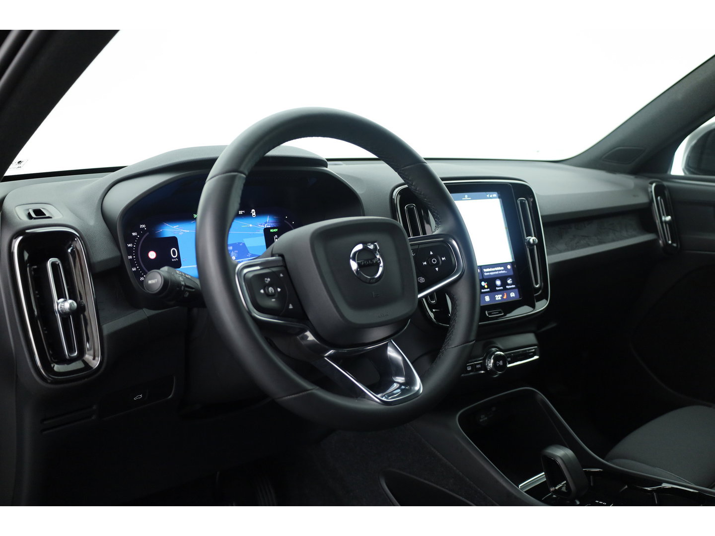 Volvo XC40 Single Motor Plus 70 kWh | Prijs Rijklaar | Adap. Cruise | Dodehoek (Blis) |Stoel + stuurverwarming | Warmtepomp | Google |