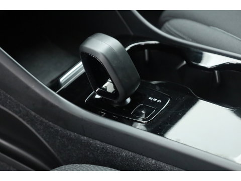 Volvo XC40 Single Motor Plus 70 kWh | Prijs Rijklaar | Adap. Cruise | Dodehoek (Blis) |Stoel + stuurverwarming | Warmtepomp | Google |