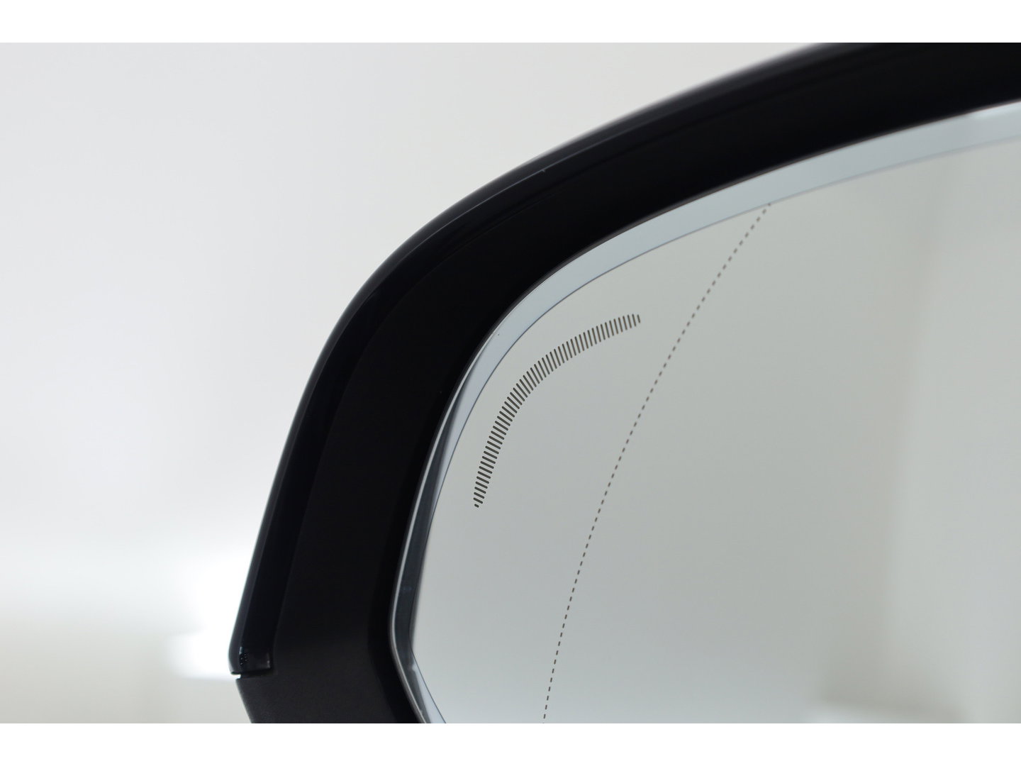 Volvo XC40 Single Motor Plus 70 kWh | Prijs Rijklaar | Adap. Cruise | Dodehoek (Blis) |Stoel + stuurverwarming | Warmtepomp | Google |