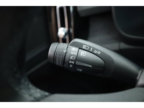 Volvo XC40 Single Motor Plus 70 kWh | Prijs Rijklaar | Adap. Cruise | Dodehoek (Blis) |Stoel + stuurverwarming | Warmtepomp | Google |