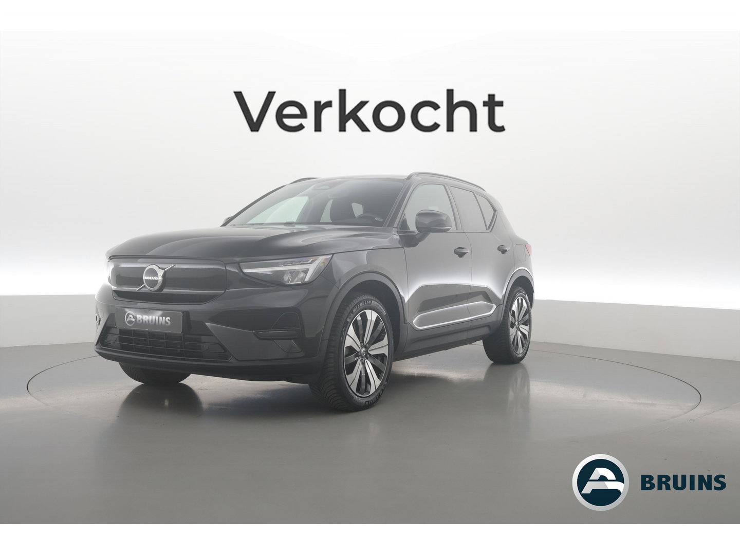 Volvo XC40 Single Motor Plus 70 kWh | Prijs Rijklaar | Adap. Cruise | Dodehoek (Blis) |Stoel + stuurverwarming | Warmtepomp | Google |