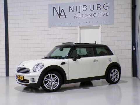 MINI Cooper 1.6 120PK Chili "Origineel NL!" Panoramadak Bluetooth Cruise-control Automatische-airco Nieuwe-APK 16"Velgen NAP