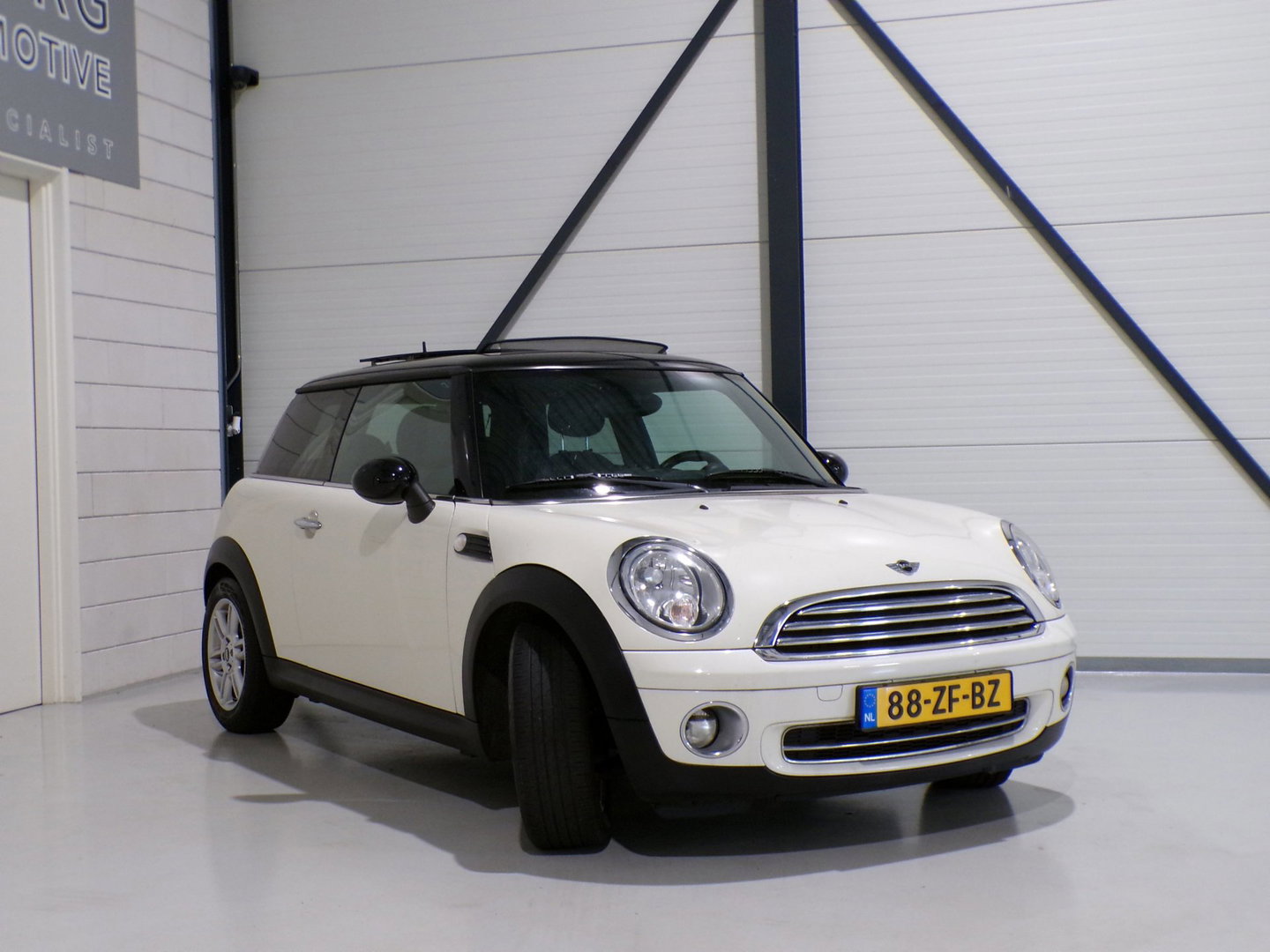 MINI Cooper 1.6 120PK Chili "Origineel NL!" Panoramadak Bluetooth Cruise-control Automatische-airco Nieuwe-APK 16"Velgen NAP