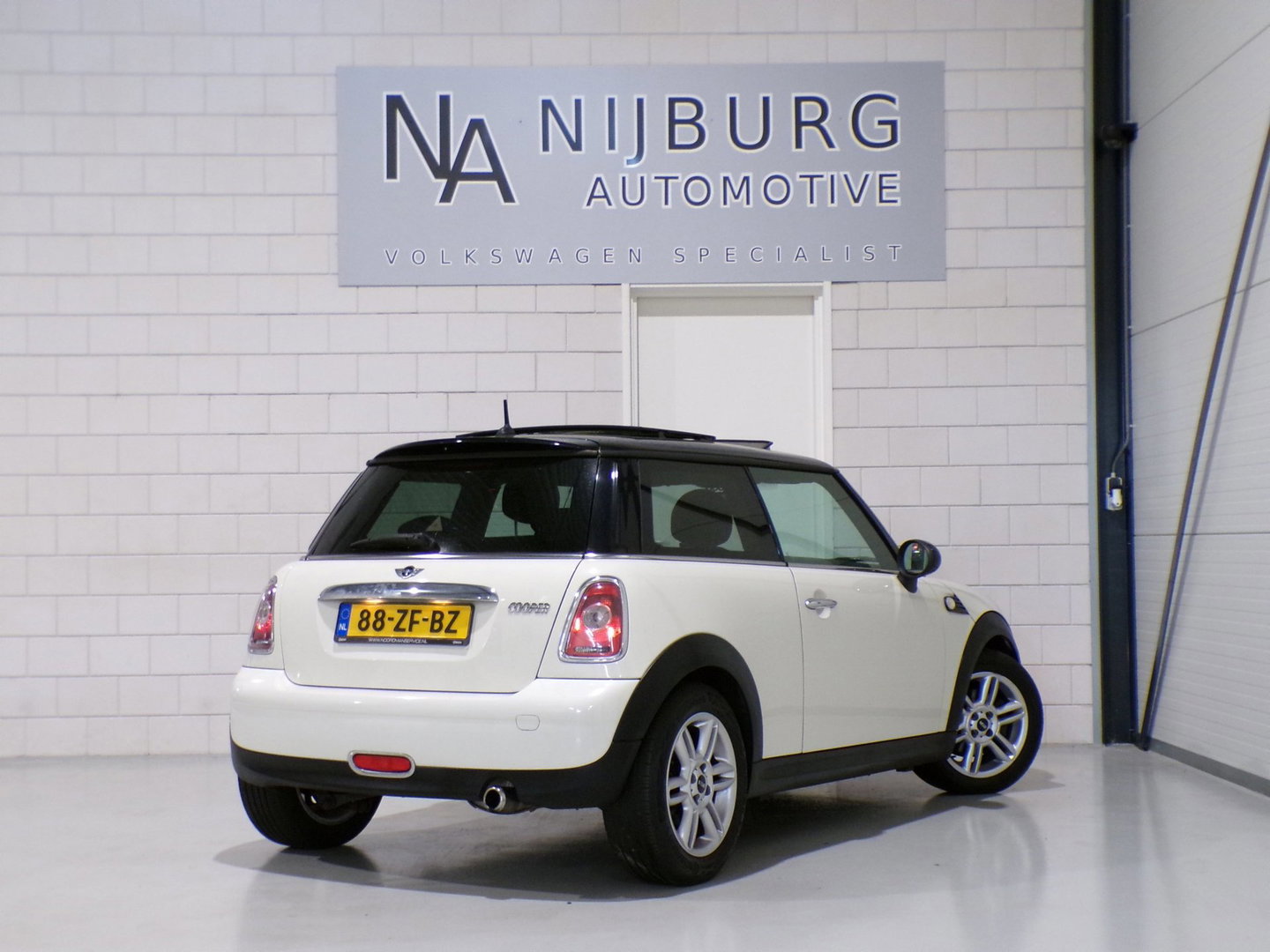 MINI Cooper 1.6 120PK Chili "Origineel NL!" Panoramadak Bluetooth Cruise-control Automatische-airco Nieuwe-APK 16"Velgen NAP