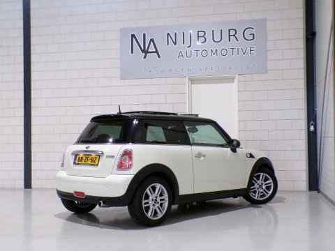 MINI Cooper 1.6 120PK Chili "Origineel NL!" Panoramadak Bluetooth Cruise-control Automatische-airco Nieuwe-APK 16"Velgen NAP