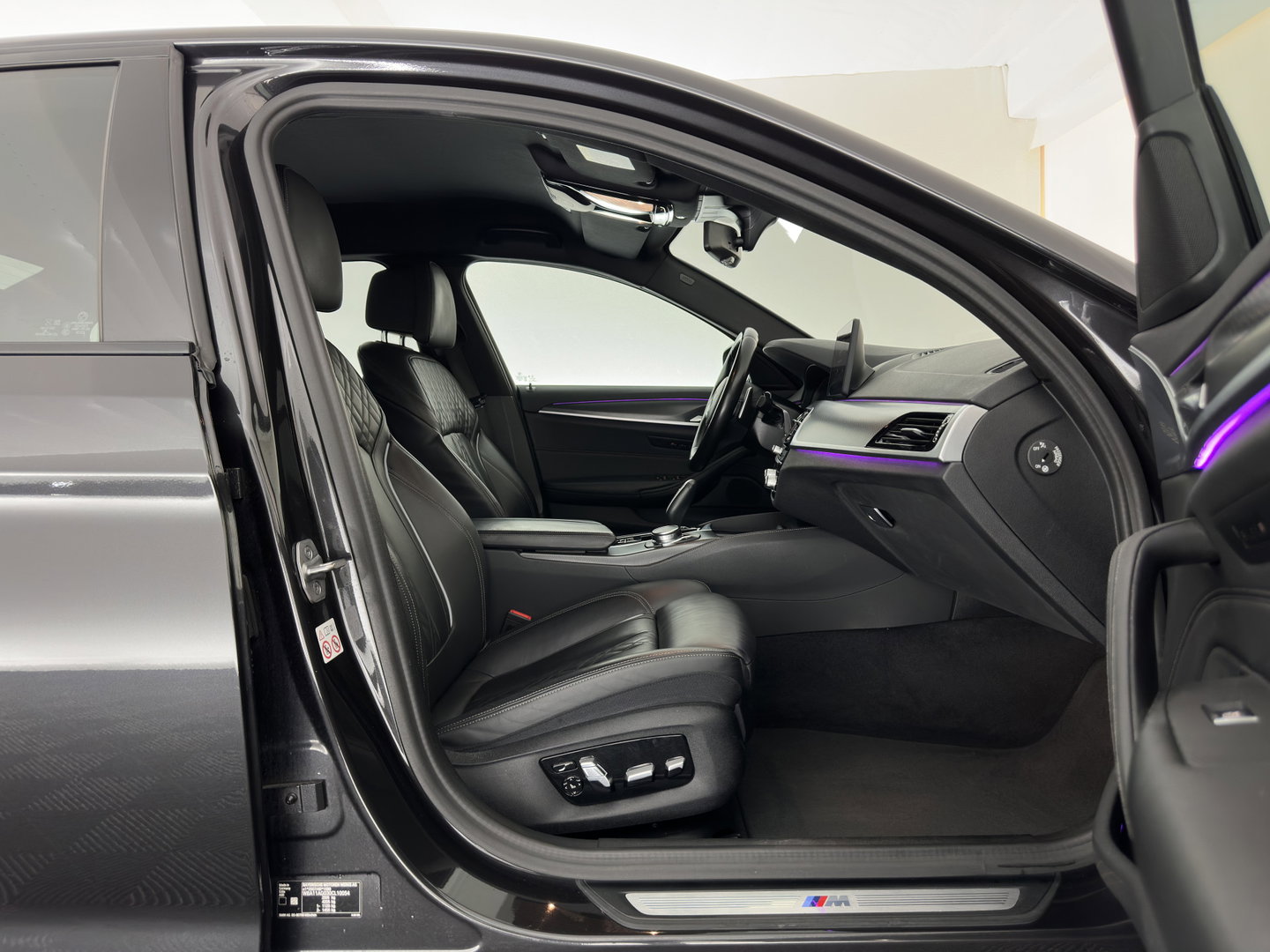 BMW 5 Serie 530e Business Edition Plus M-Sportpack (Plug-in) (INCL.BTW) *LEATHER | FULL-LED | MEMORY-PACK | DIGI-COCKPIT | HIFI-SOUND | CAMERA | NAVI-FULLMAP | PRIVACY-GLASS | SHIFT-PADDLES | ECC | PDC | CRUISE | 18''ALU*